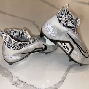 Nike Alpha Menace Elite 3 Football Cleats
 (NWOT - Men 10)